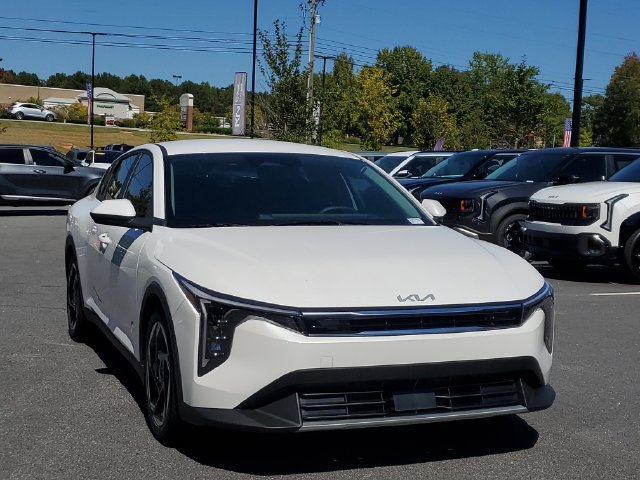 New 2026 Kia K4 GT-Line Turbo FWD image 3
