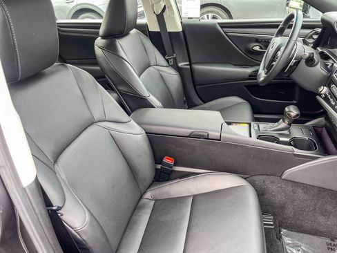 Certified 2025 Lexus ES 300h w/ Premium Package image 16