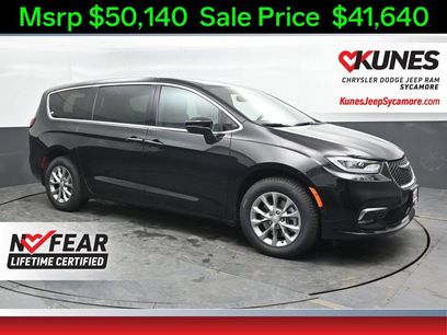 New 2026 Chrysler Pacifica Select