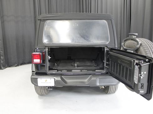 Used 2022 Jeep Wrangler Unlimited Sport AWD/4WD image 17
