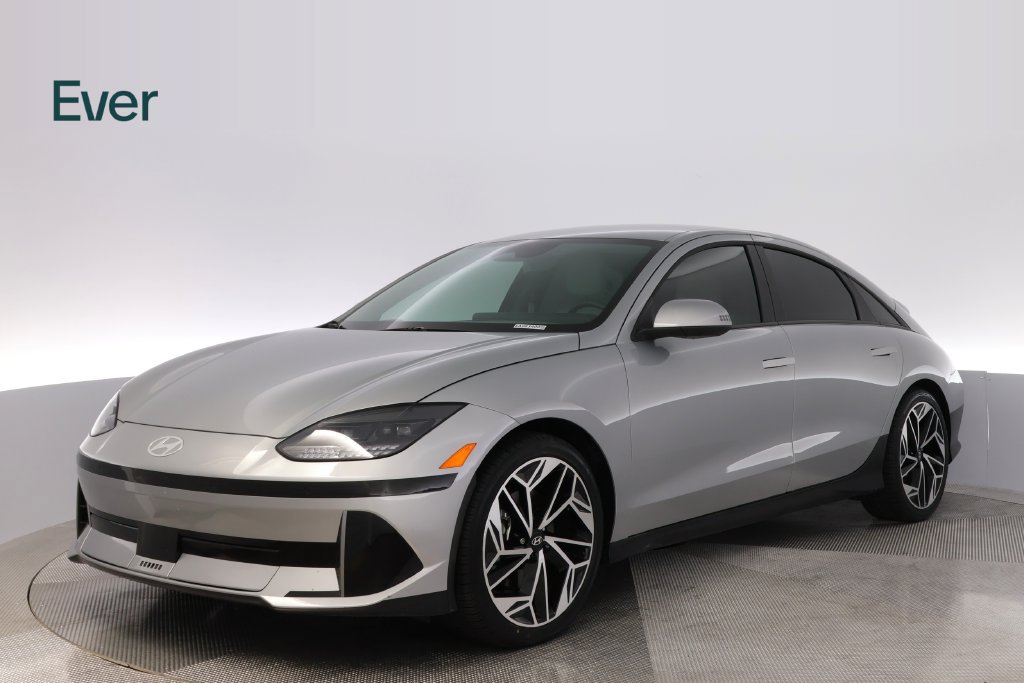 Used 2025 Hyundai Ioniq 6 SEL RWD image 2