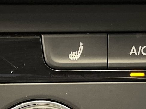 Certified 2022 Volkswagen Taos SE FWD image 26