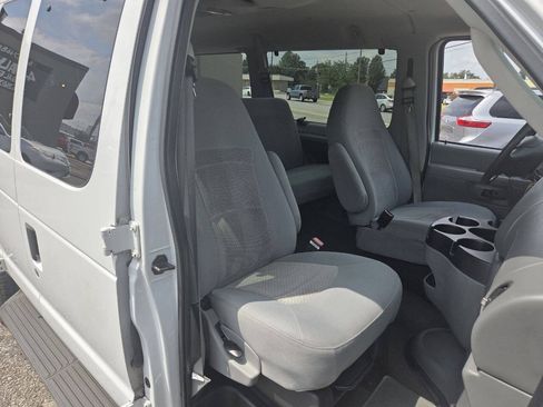 Used 2006 Ford E-350 and Econoline 350 XLT RWD image 10