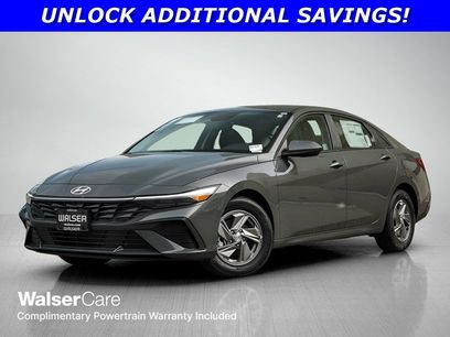 New 2025 Hyundai Elantra SE