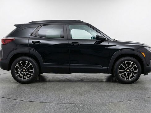 Used 2025 Chevrolet TrailBlazer LT image 11