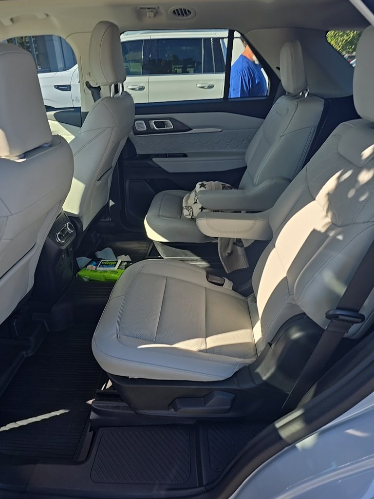 Used 2025 Ford Explorer Platinum w/ Ultimate Package AWD/4WD image 13