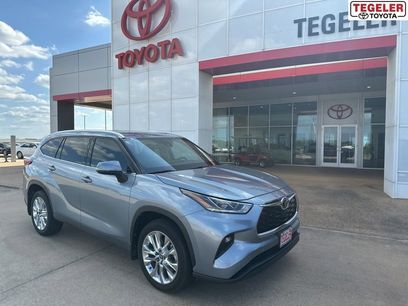 Used 2023 Toyota Highlander Limited