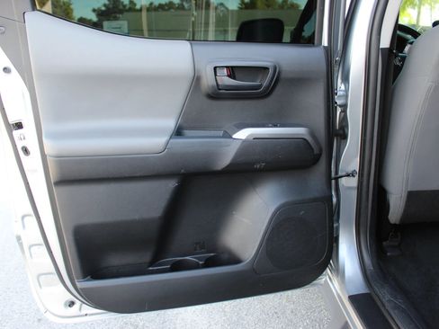 Used 2018 Toyota Tacoma SR5 image 19