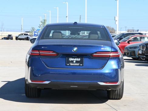 New 2026 BMW 530i xDrive w/ Convenience Package AWD/4WD image 7