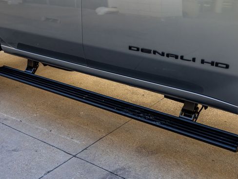 Used 2025 GMC Sierra 2500 Denali Ultimate image 13