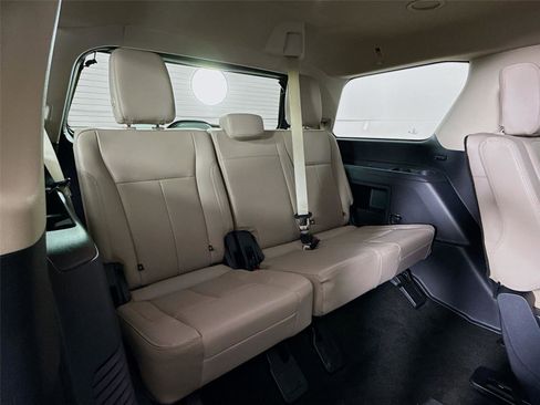 Used 2023 Ford Expedition XLT image 29