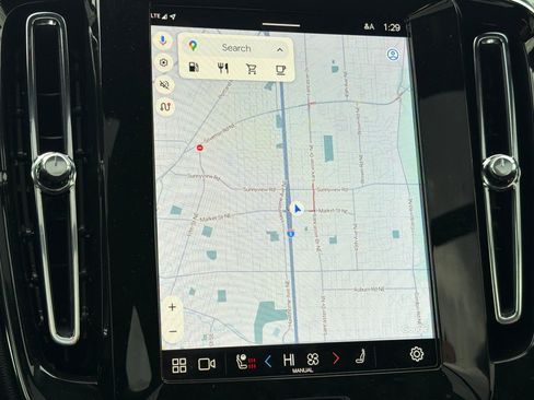 Used 2025 Volvo XC40 B5 Ultra w/ Climate Package image 19