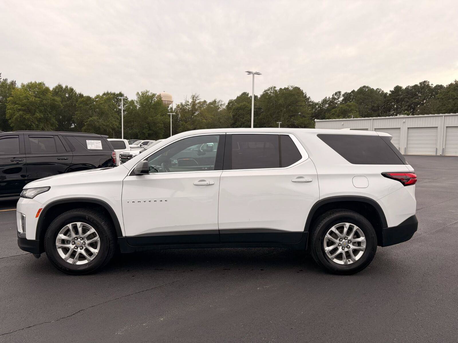 Used 2022 Chevrolet Traverse LS FWD image 6