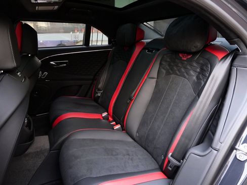 New 2025 Bentley Flying Spur Plug-In Hybrid image 18