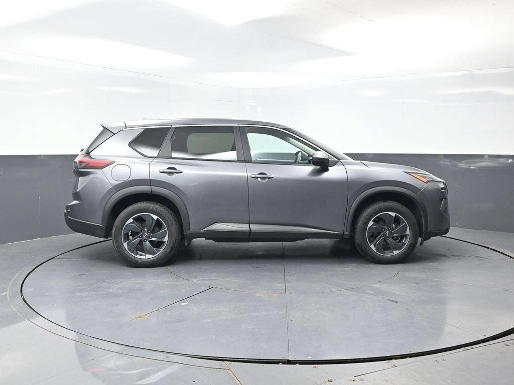 Used 2024 Nissan Rogue SV FWD image 3