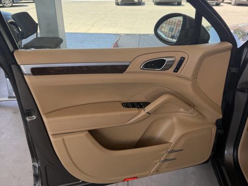 Used 2013 Porsche Cayenne Diesel AWD/4WD image 10