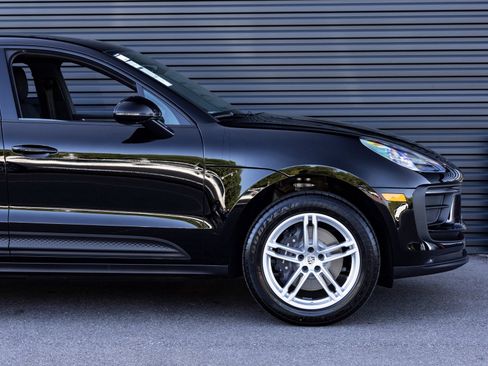 Certified 2025 Porsche Macan image 9