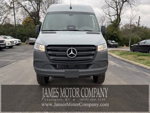 Used 2025 Mercedes-Benz Sprinter 2500 image 3