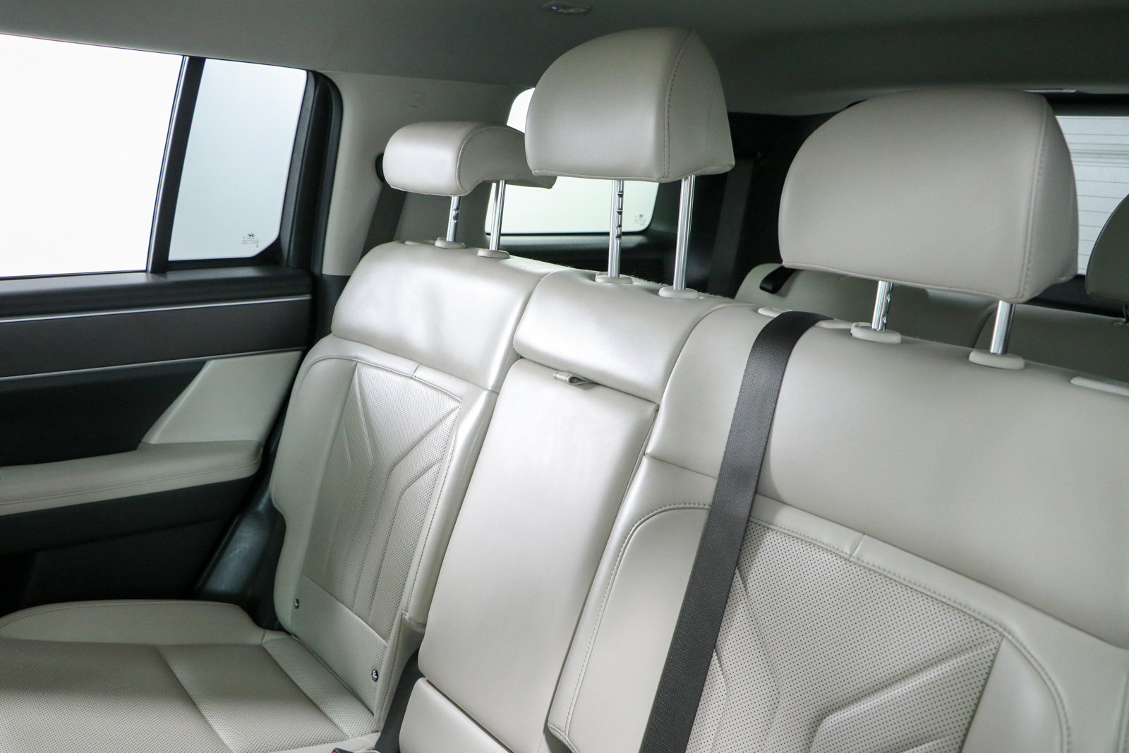 Used 2025 Hyundai Santa Fe SEL FWD image 18
