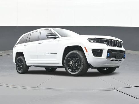 Used 2023 Jeep Grand Cherokee Overland w/ Luxury Tech Group IV AWD/4WD image 54