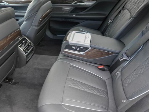 Certified 2022 BMW M760i xDrive w/ Luxury Rear Seating Package image 40