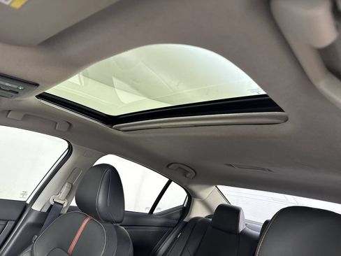 Used 2023 Nissan Sentra SR w/ SR Premium Package FWD image 19