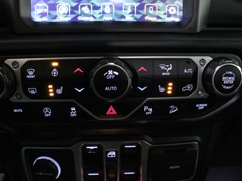 Used 2021 Jeep Wrangler Unlimited Sahara image 21