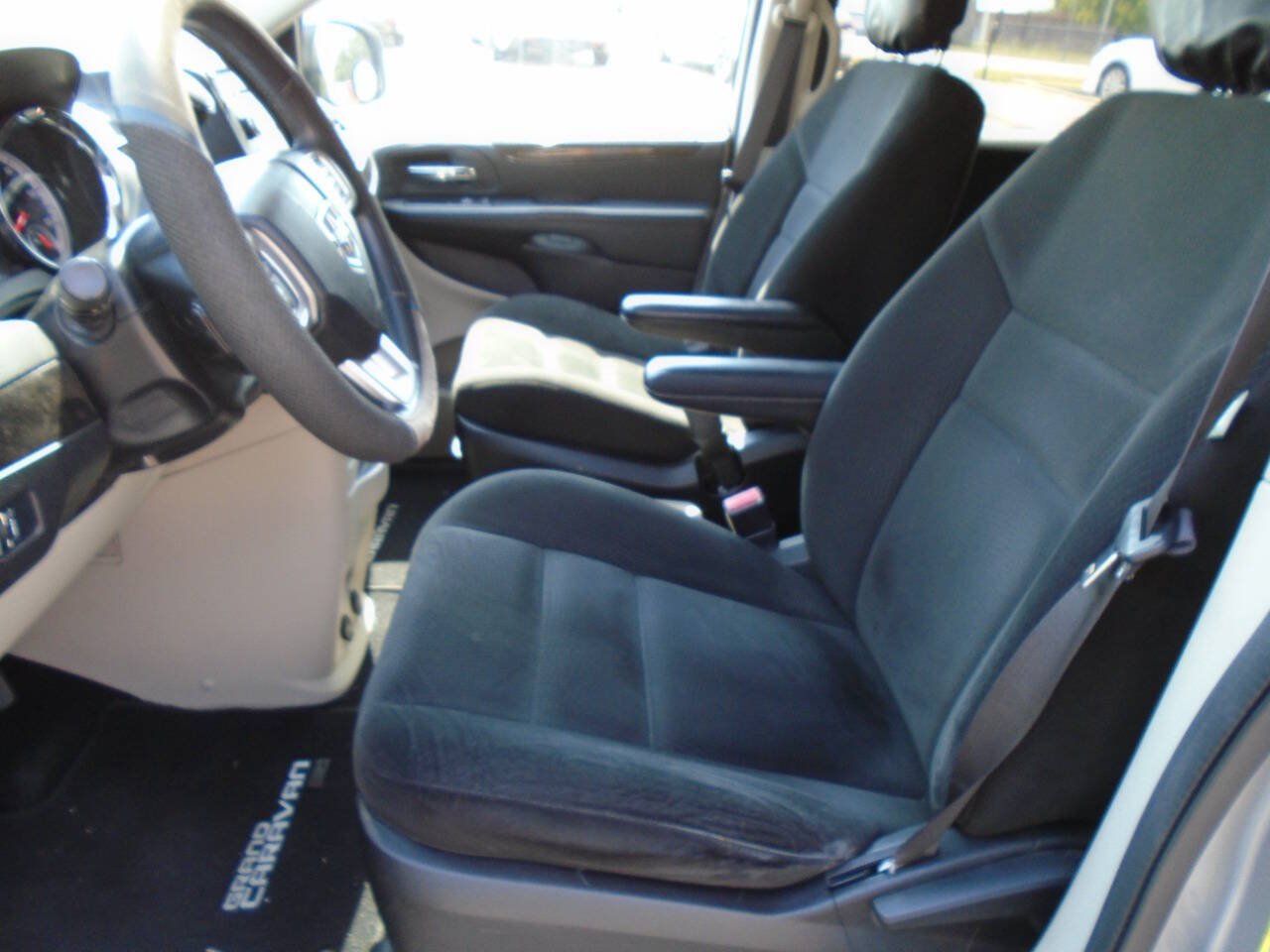 Used 2015 Dodge Grand Caravan SE w/ Quick Order Package 29E SE FWD image 8