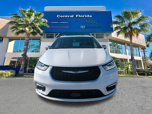 New 2026 Chrysler Pacifica Pinnacle w/ Trailer Tow Group image 3