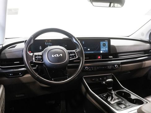 Used 2025 Kia Carnival FWD image 14