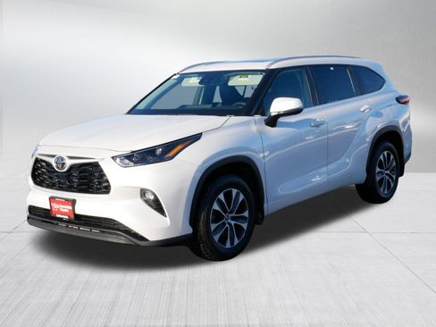 Certified 2026 Toyota Highlander XLE image 3