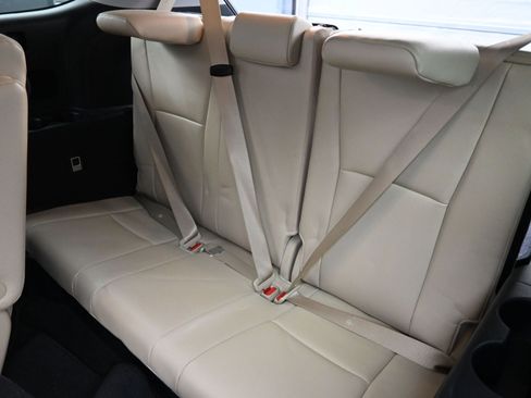 Certified 2024 Toyota Highlander XLE image 19