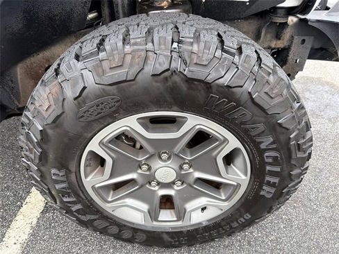 Used 2014 Jeep Wrangler Rubicon w/ Power Convenience Group image 12