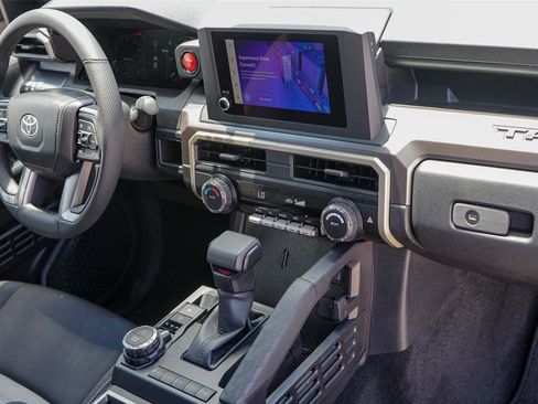 Used 2025 Toyota Tacoma TRD Sport AWD/4WD image 29