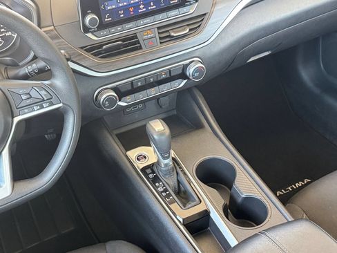 Used 2025 Nissan Altima 2.5 SV FWD image 36