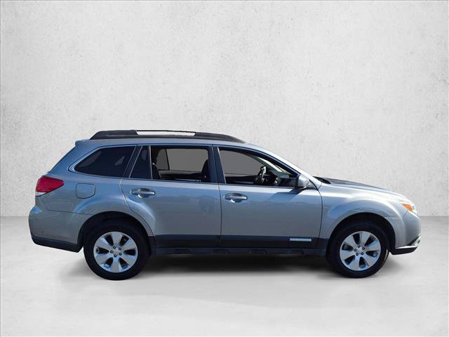 Used 2011 Subaru Outback 2.5i Premium w/ All-Weather Pkg AWD/4WD image 4