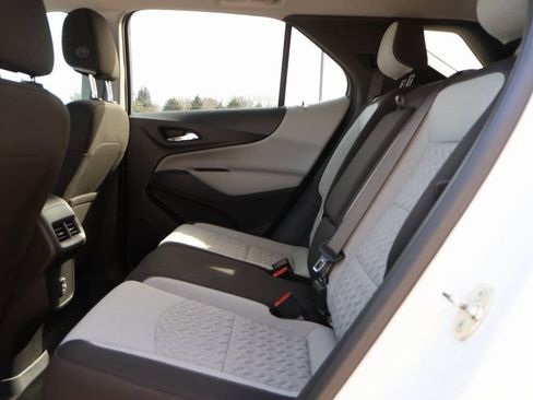 Used 2022 Chevrolet Equinox LS w/ LS Convenience Package image 18