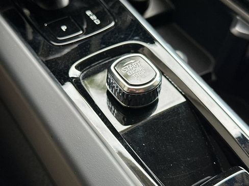 Certified 2025 Volvo XC60 B5 Plus AWD/4WD image 22