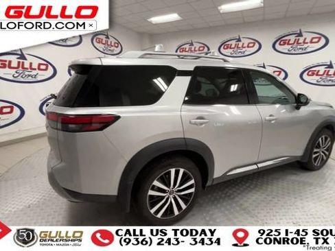 Used 2024 Nissan Pathfinder Platinum FWD image 8