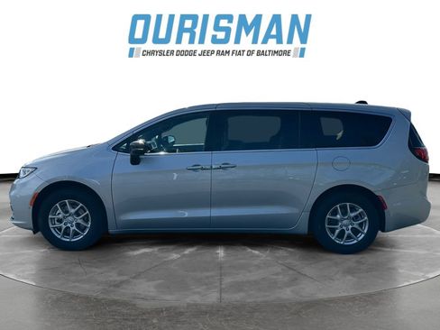 New 2026 Chrysler Pacifica Select FWD image 3