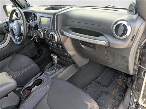 Used 2014 Jeep Wrangler Unlimited Sahara w/ Connectivity Group AWD/4WD image 21