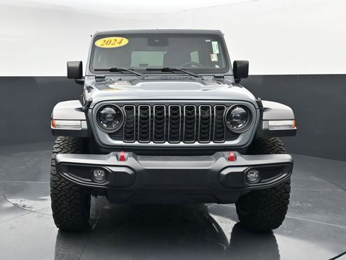 Used 2024 Jeep Wrangler Unlimited Rubicon AWD/4WD image 3
