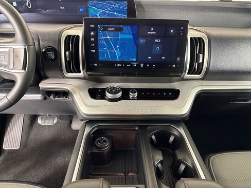 Certified 2025 Ford Expedition Active image 25