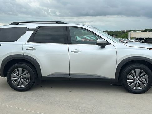Used 2025 Nissan Pathfinder SV FWD image 13