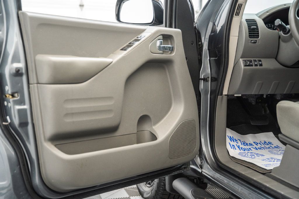 Used 2020 Nissan Frontier SV w/ Midnight Edition Floor Mats AWD/4WD image 43