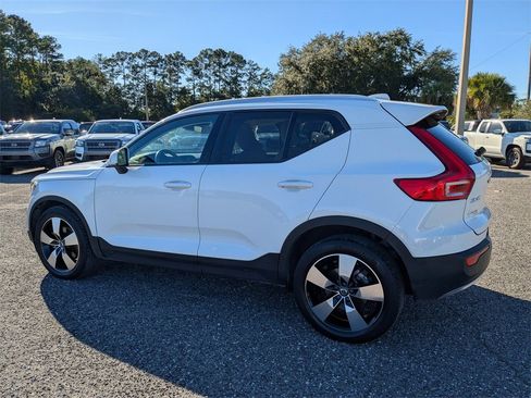 Used 2019 Volvo XC40 T5 Momentum image 3