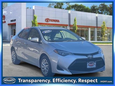 Used 2019 Toyota Corolla LE image 1