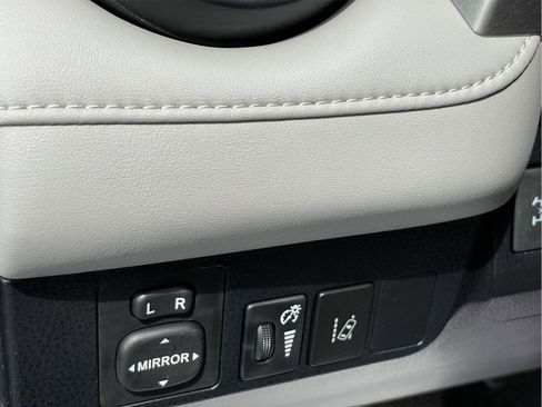 Used 2017 Toyota RAV4 XLE w/ Premium Special Value Package AWD/4WD image 23