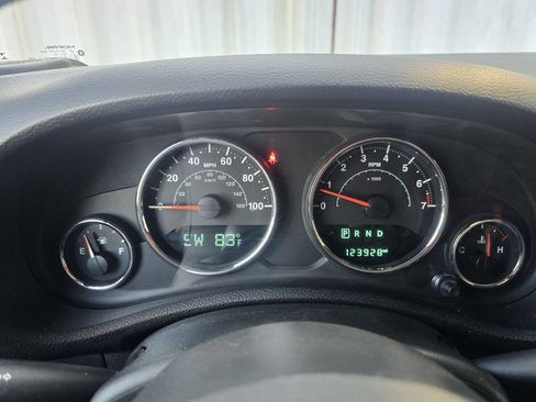 Used 2017 Jeep Wrangler Sport w/ Connectivity Group image 18