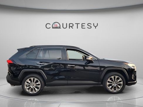 Used 2021 Toyota RAV4 Limited image 6